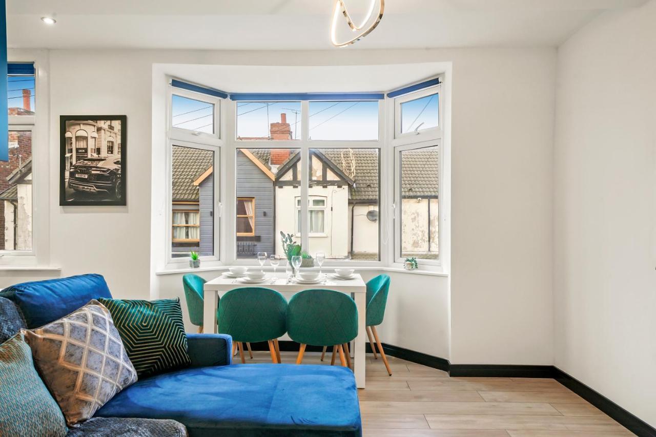 Stylish Yorkshire Gem - Sleeps 4 - Great Location Apartment Castleford Exterior foto