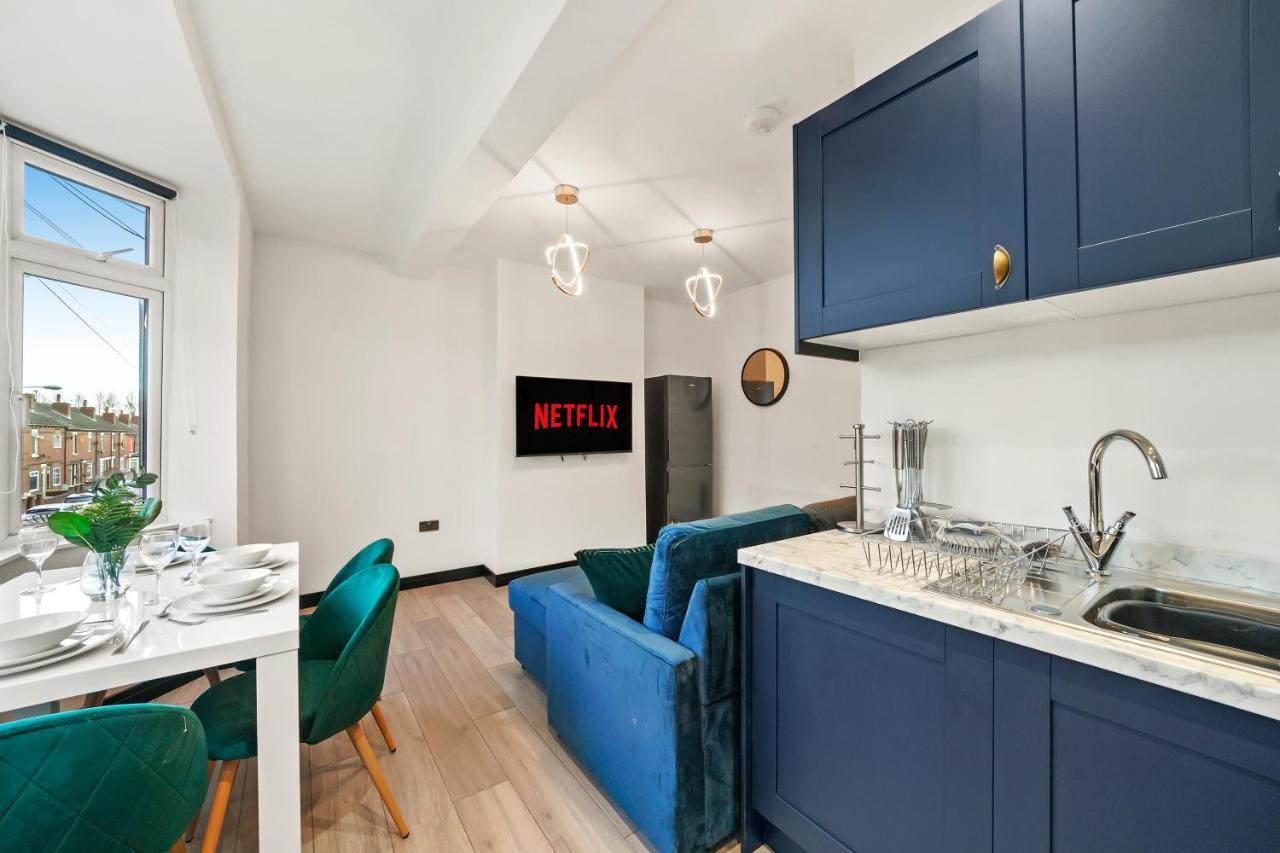 Stylish Yorkshire Gem - Sleeps 4 - Great Location Apartment Castleford Exterior foto