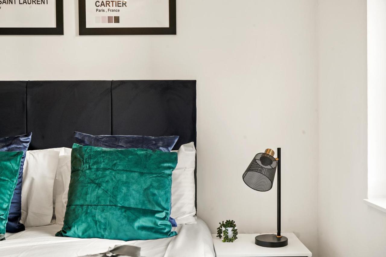 Stylish Yorkshire Gem - Sleeps 4 - Great Location Apartment Castleford Exterior foto